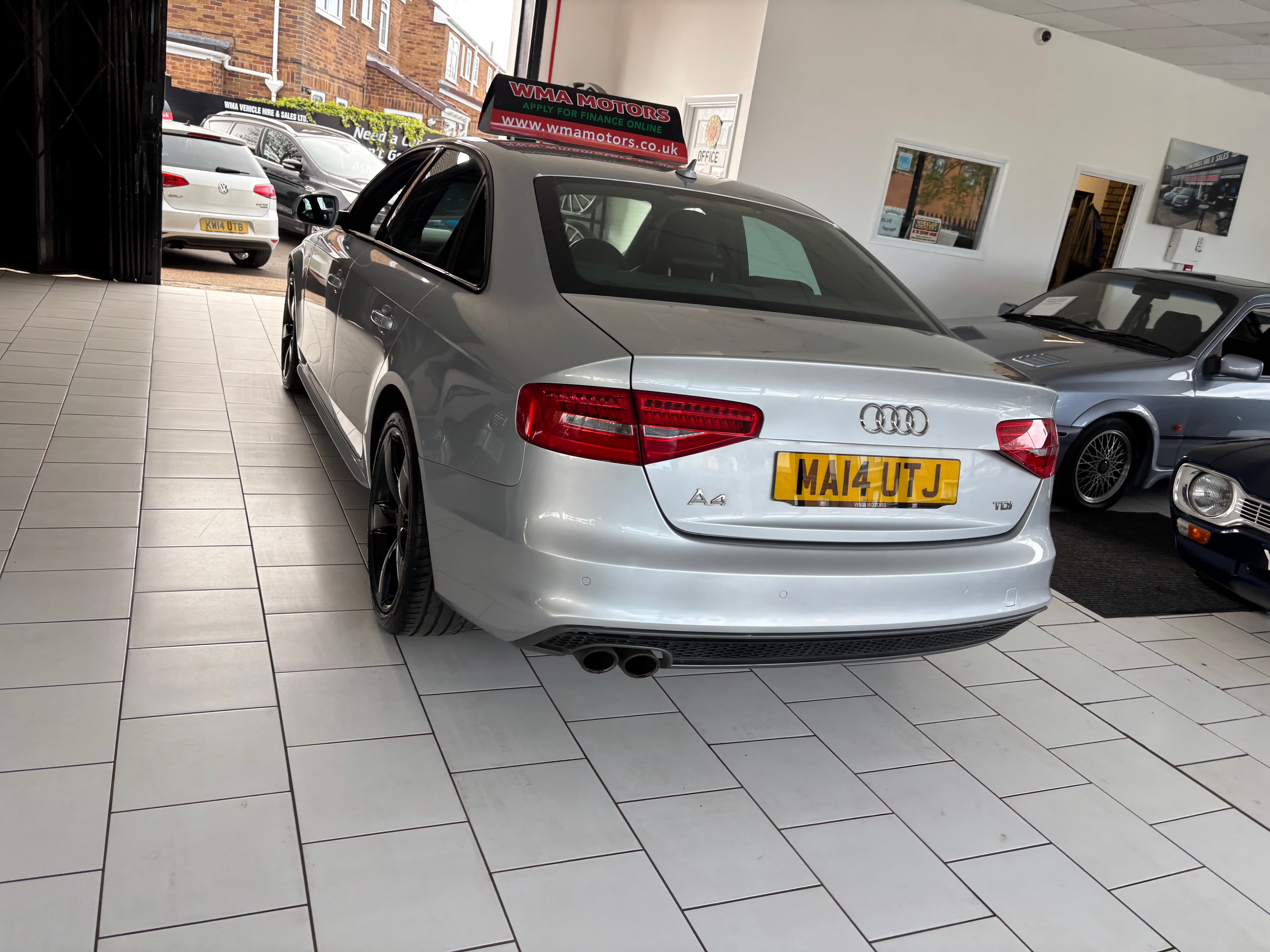 2014 Audi A4 2.0 S-Line Black Edition - image 6