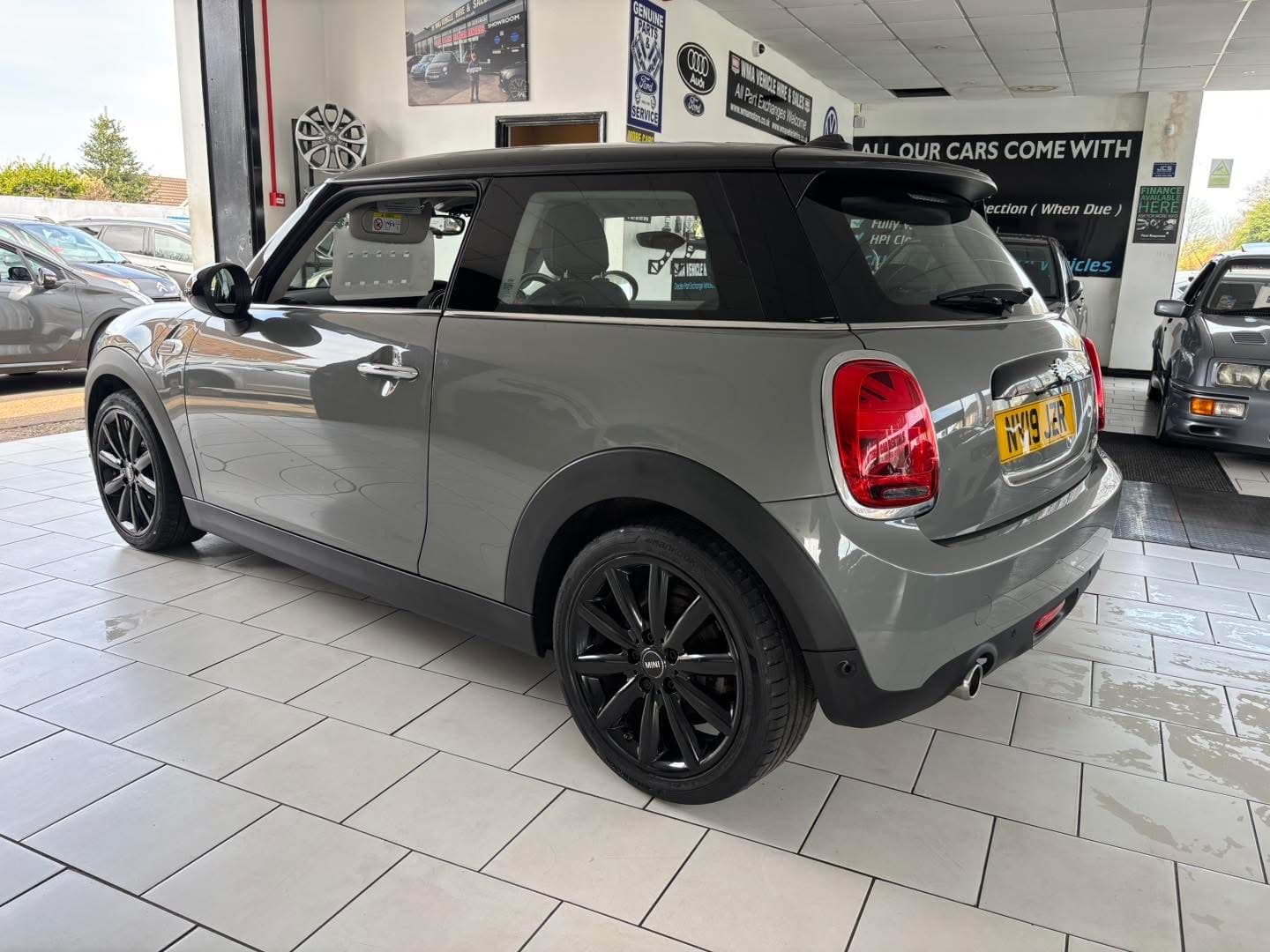 2019 Mini Cooper 1.5 Cooper Classic II 3dr - image 8