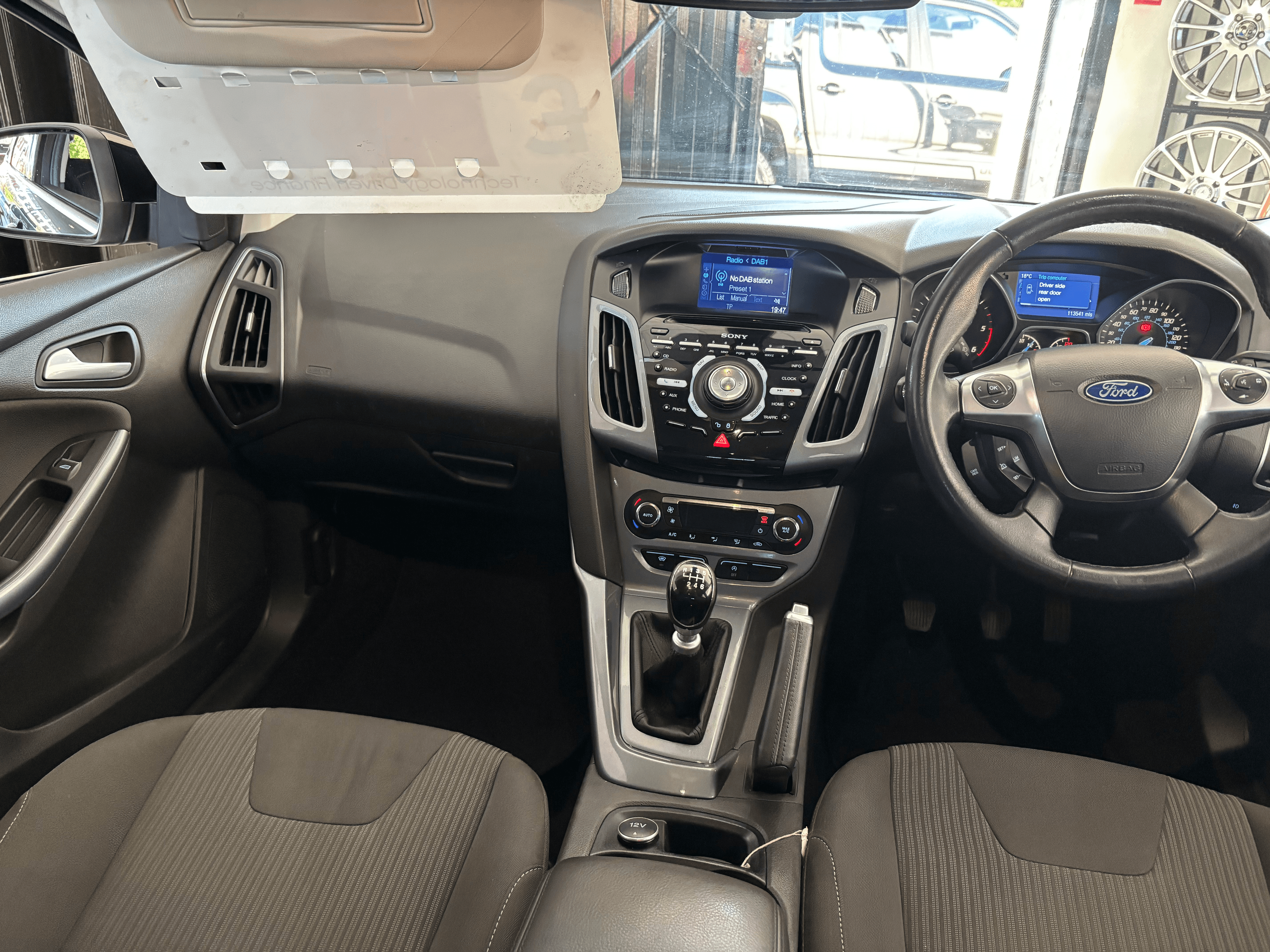 2014 Ford focus 1.6 TDCi 115 Titanium Navigator Estate - image 7