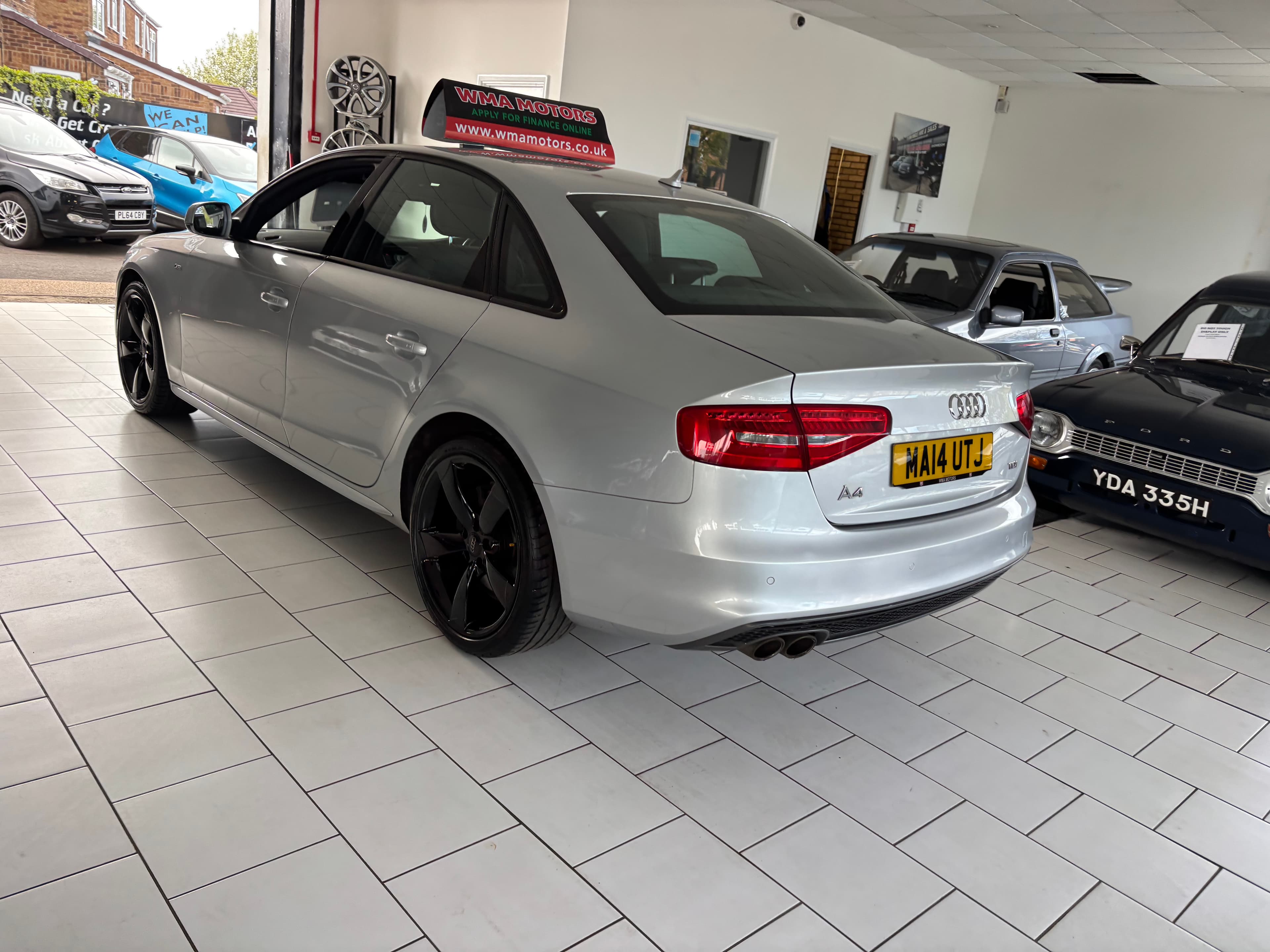 2014 Audi A4 2.0 S-Line Black Edition - image 9