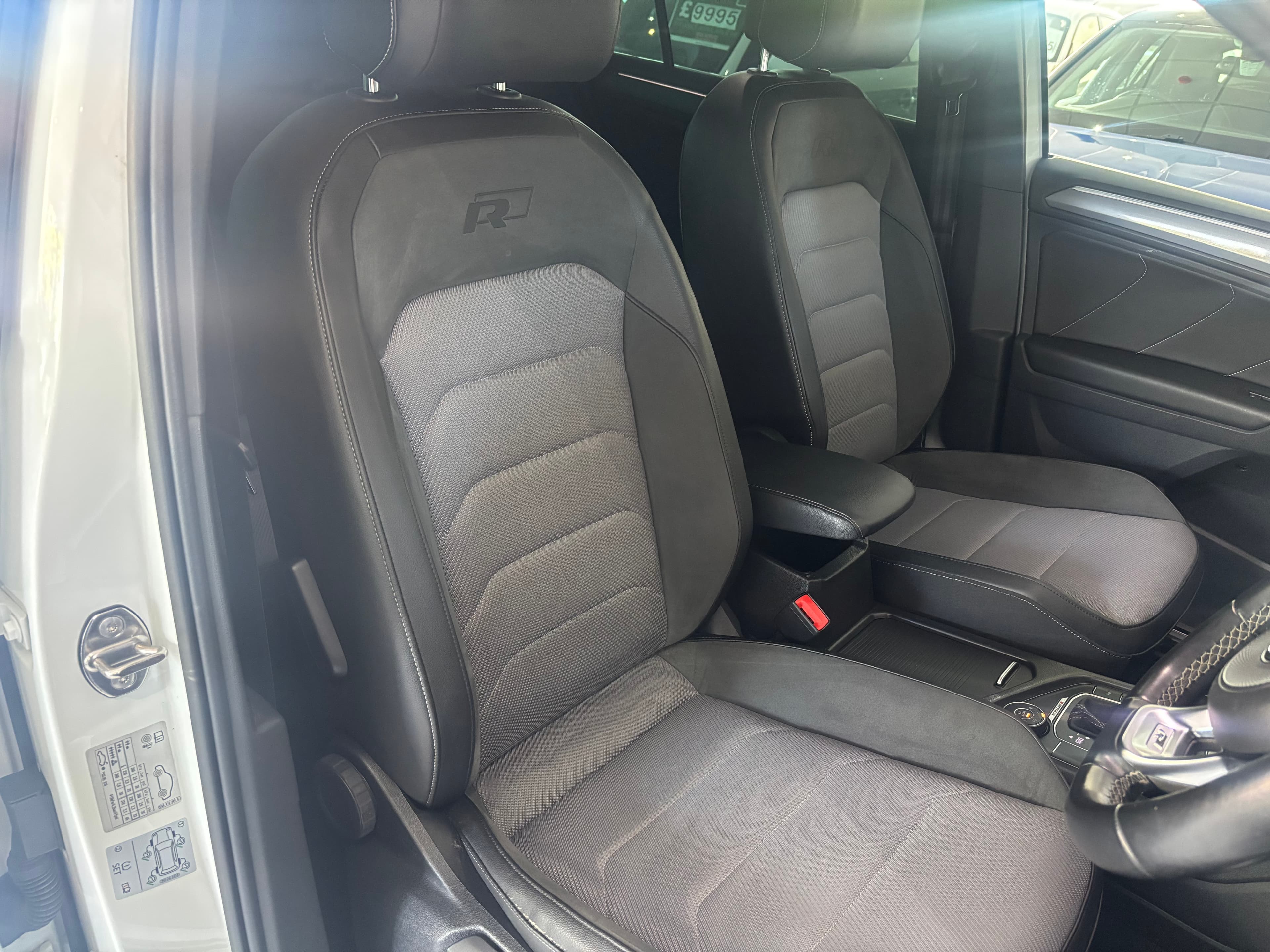 2018 Volkswagen TIGUAN 2.0 TDI 150 4MOTION R-LINE DSG — TOP SPEC - image 12