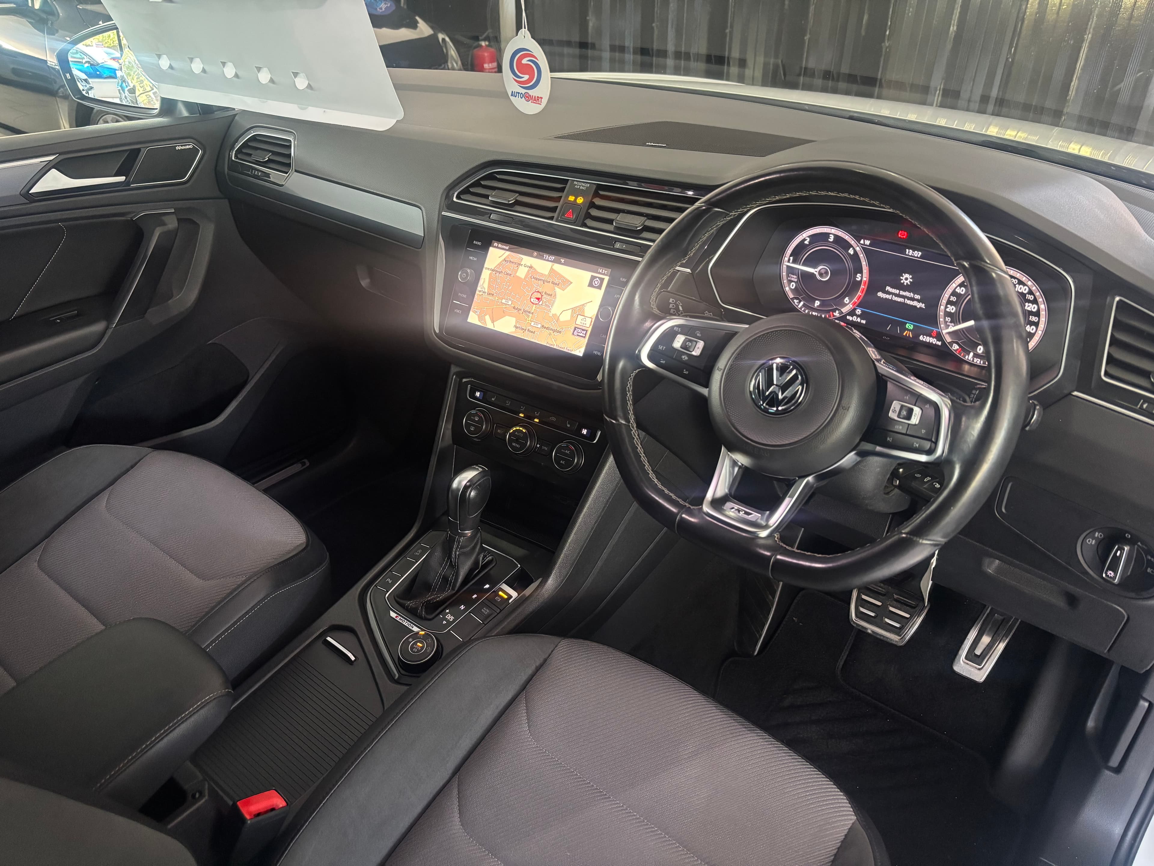 2018 Volkswagen TIGUAN 2.0 TDI 150 4MOTION R-LINE DSG — TOP SPEC - image 13
