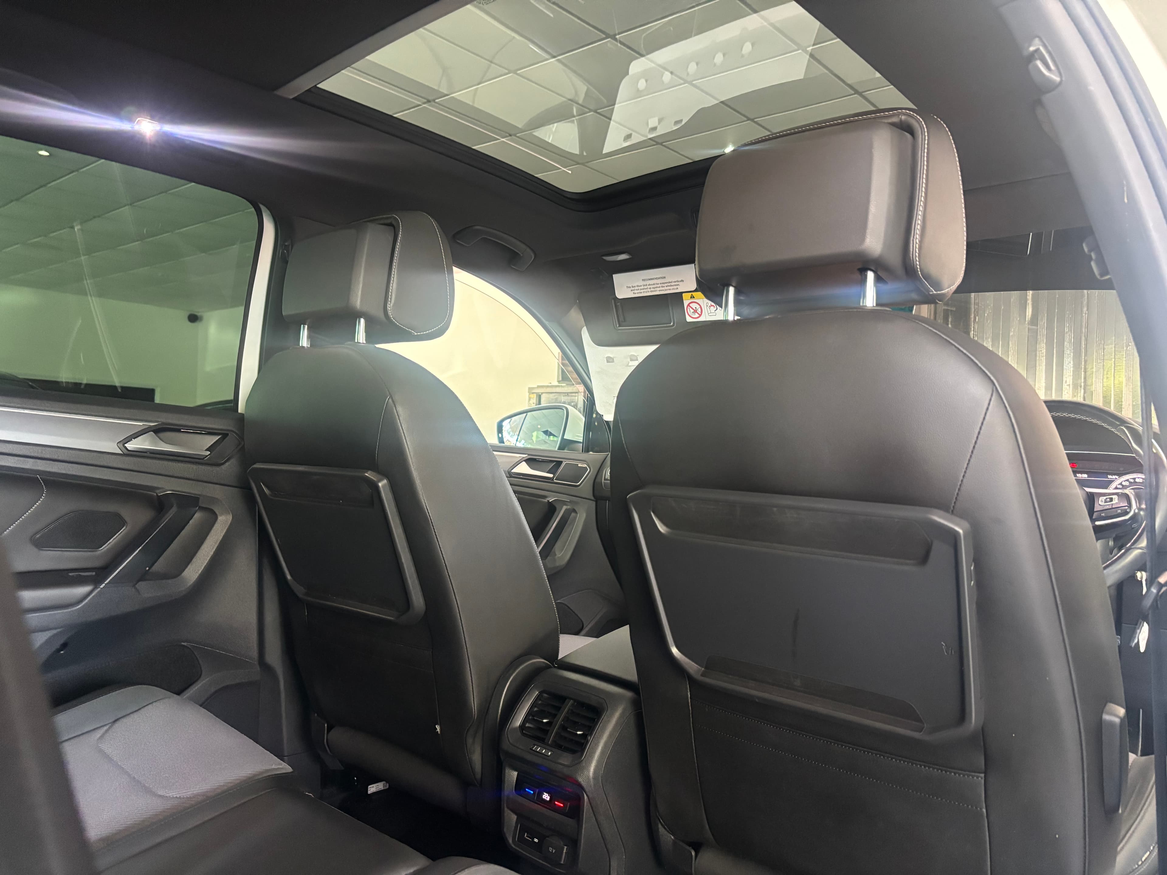 2018 Volkswagen TIGUAN 2.0 TDI 150 4MOTION R-LINE DSG — TOP SPEC - image 15