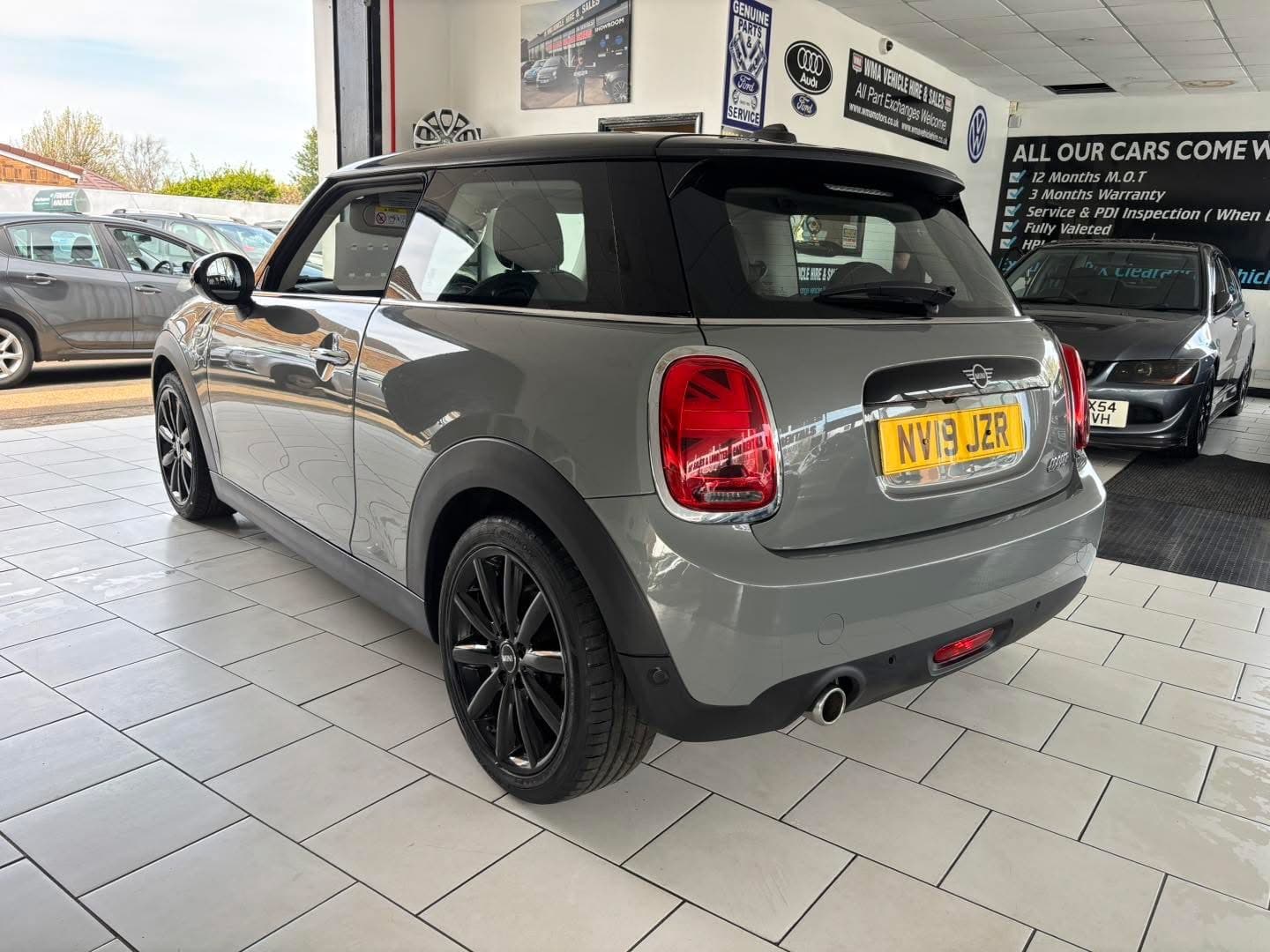 2019 Mini Cooper 1.5 Cooper Classic II 3dr - image 7