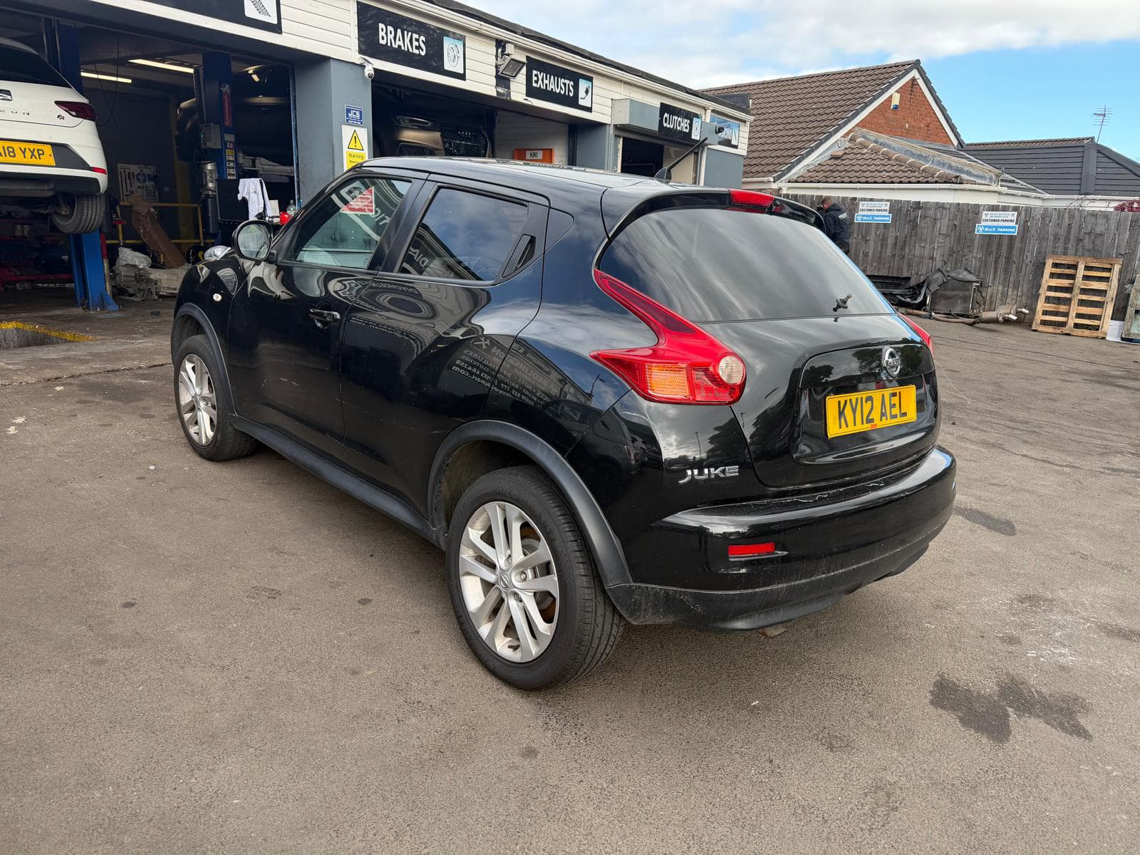 2012 Nissan Juke 1.6 petrol - image 3