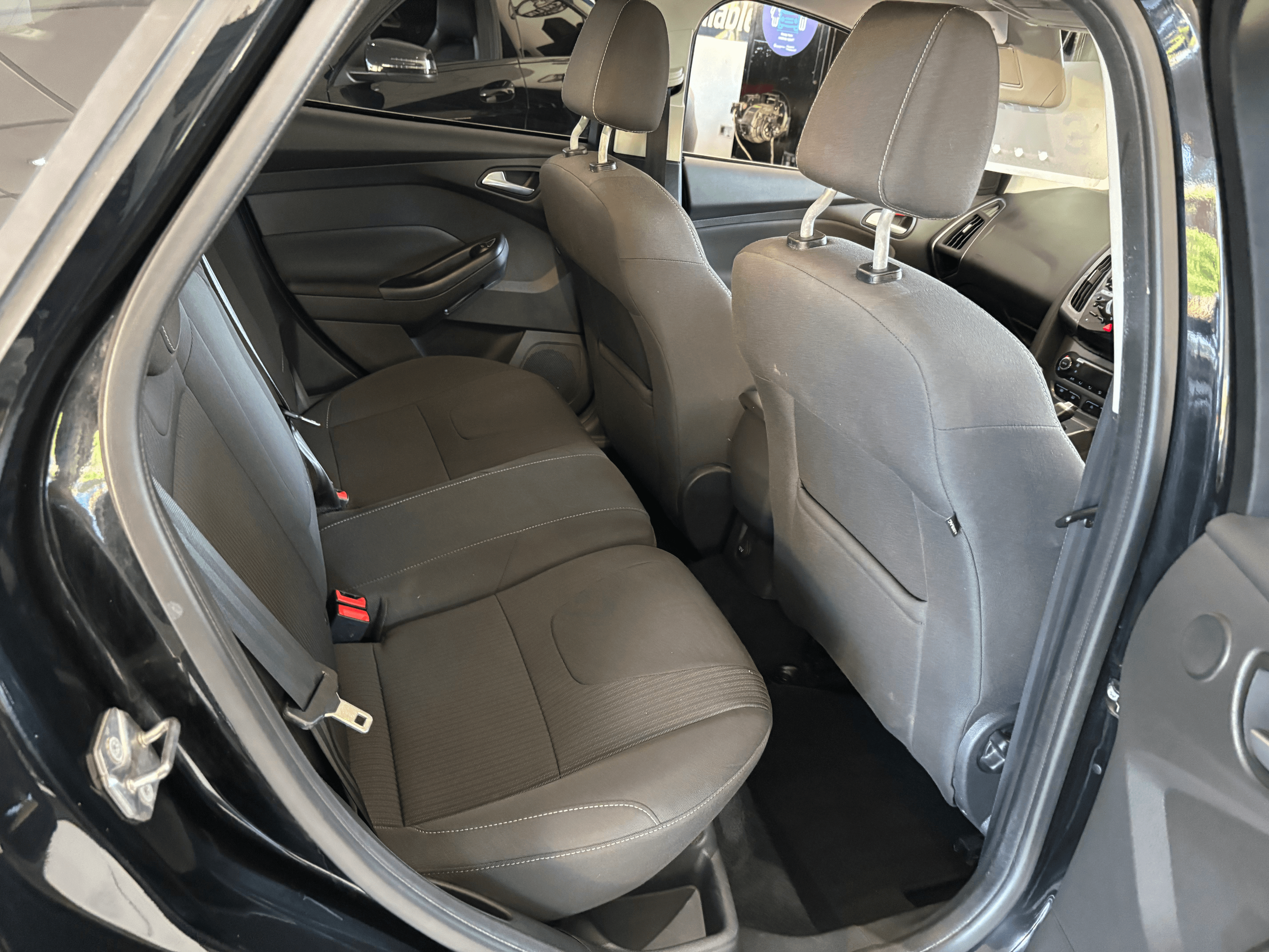 2014 Ford focus 1.6 TDCi 115 Titanium Navigator Estate - image 8