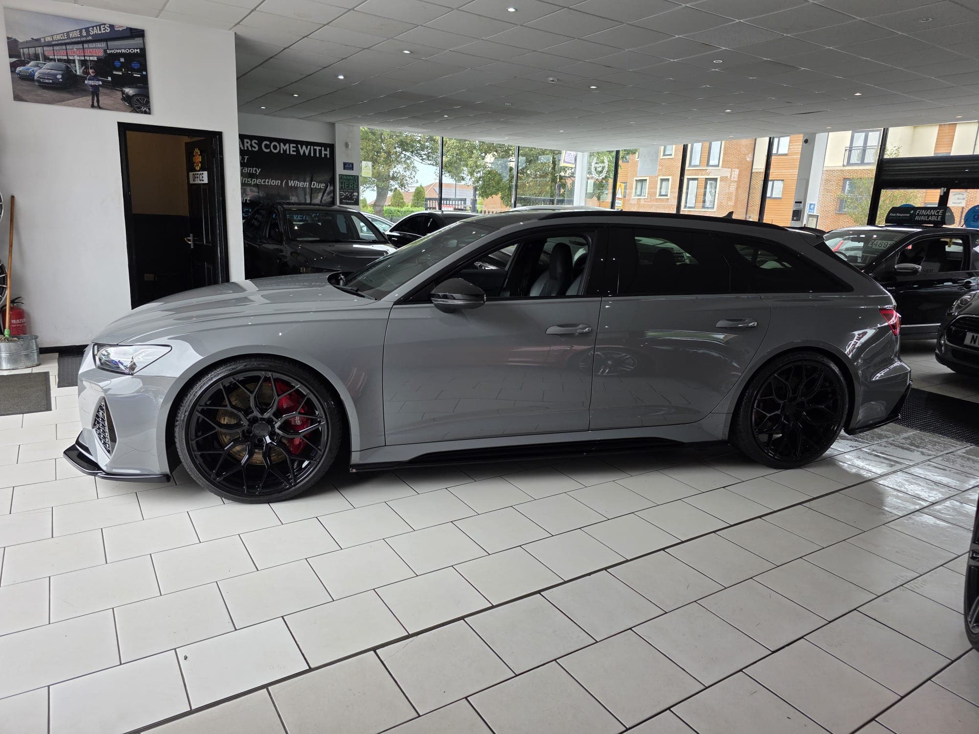 2020 Audi RS6 4.0 TFSI Quattro Launch Edition - image 4