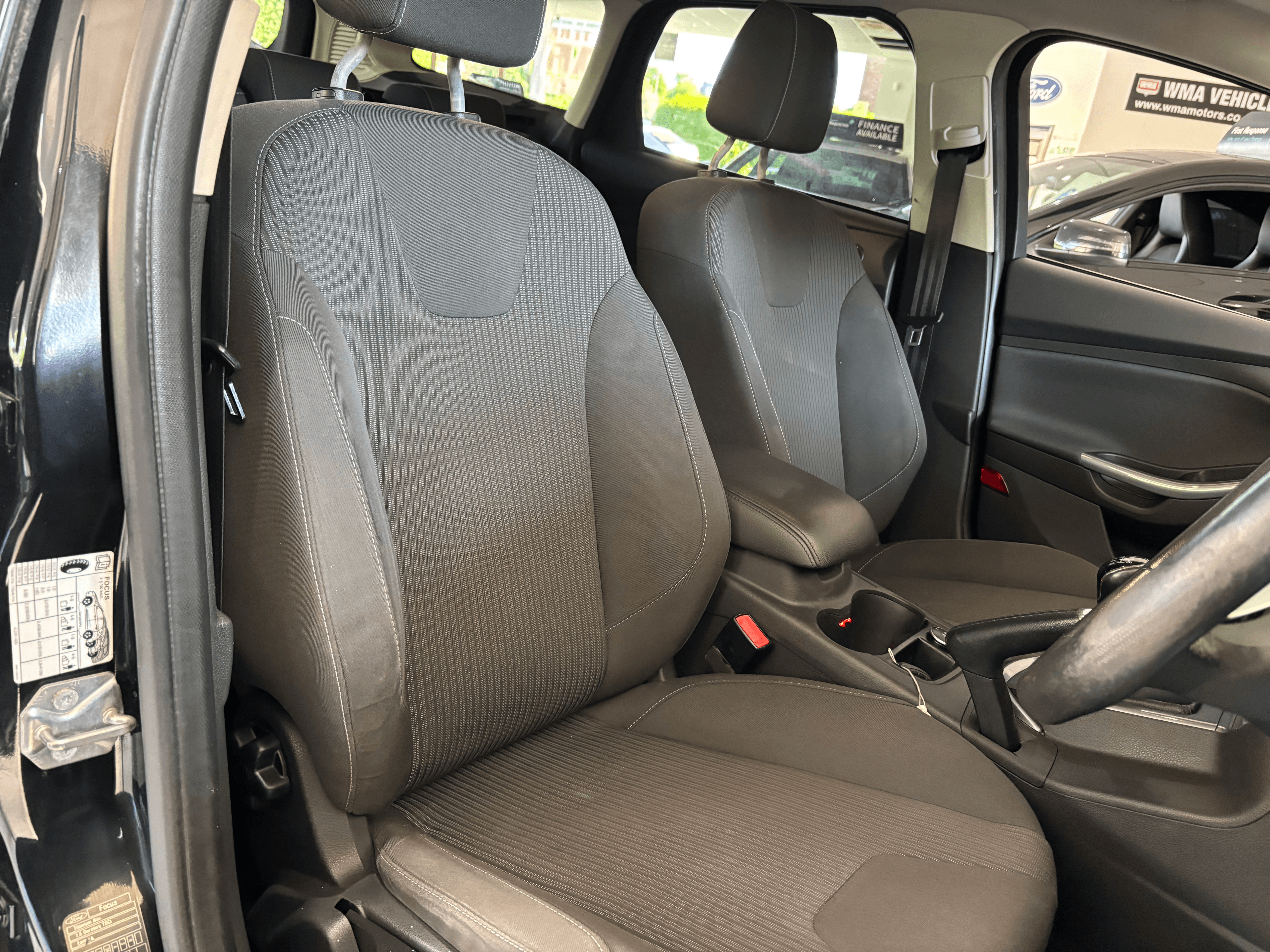 2014 Ford focus 1.6 TDCi 115 Titanium Navigator Estate - image 9