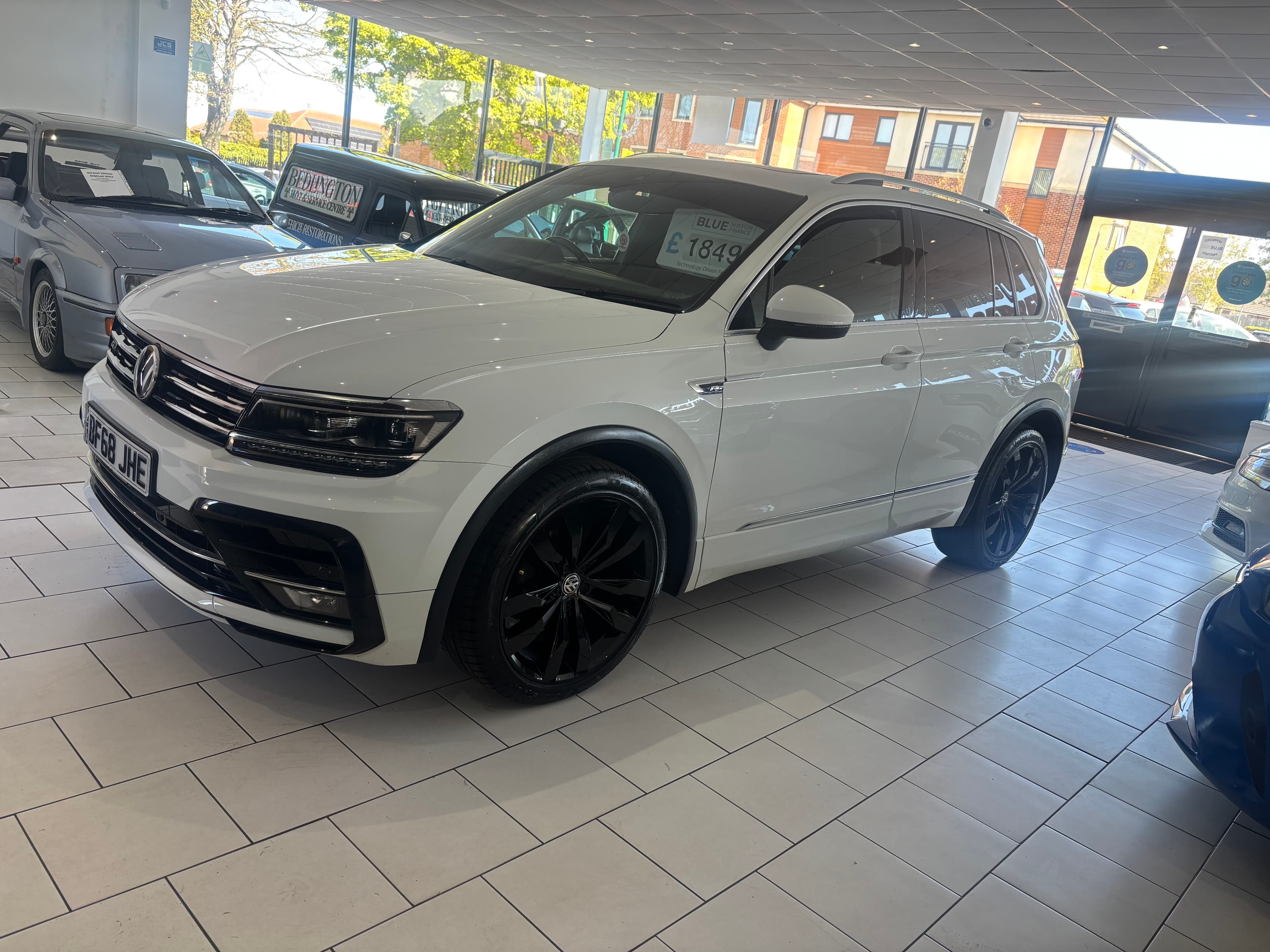 2018 Volkswagen TIGUAN 2.0 TDI 150 4MOTION R-LINE DSG — TOP SPEC - image 8