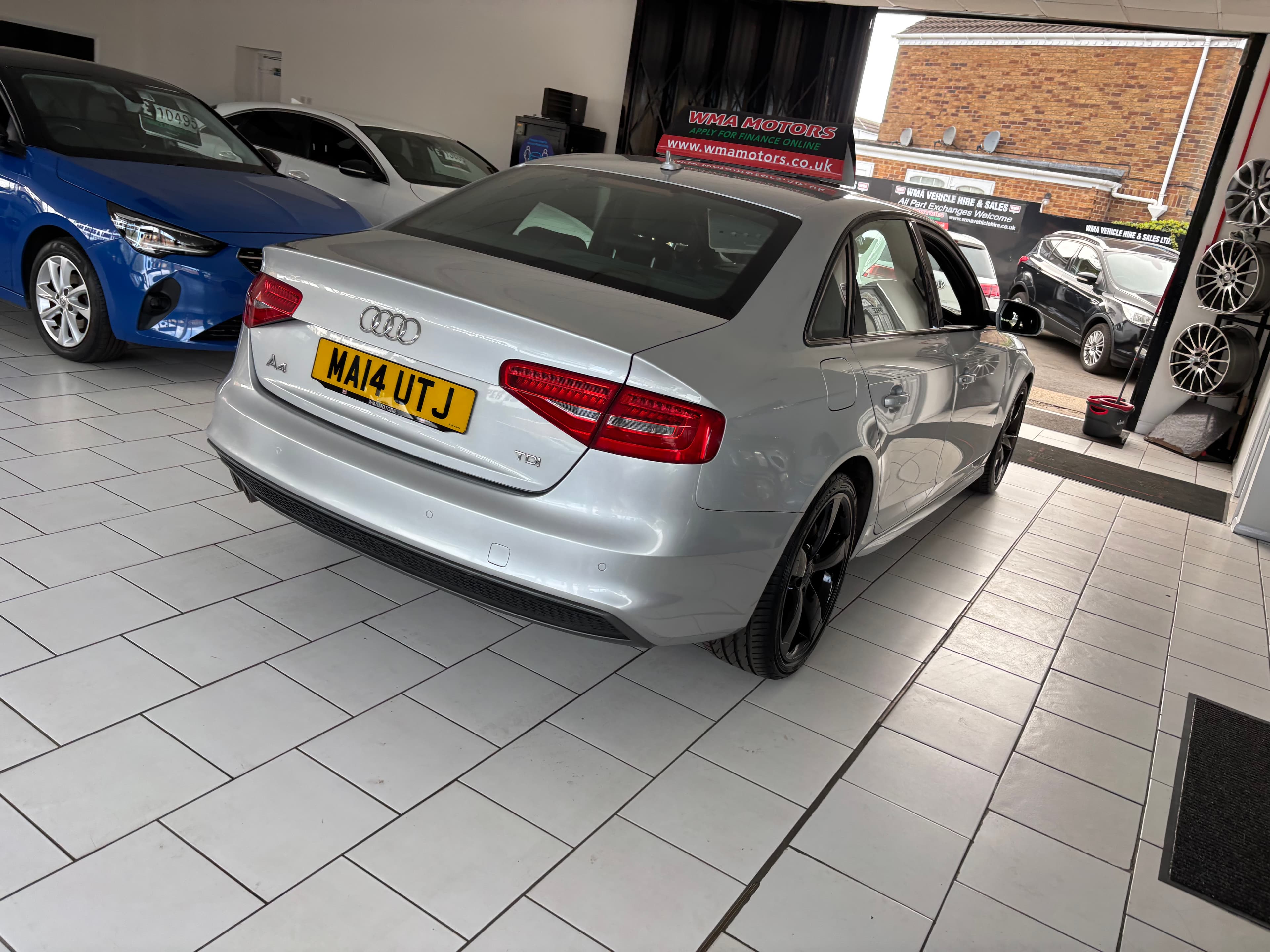 2014 Audi A4 2.0 S-Line Black Edition - image 5