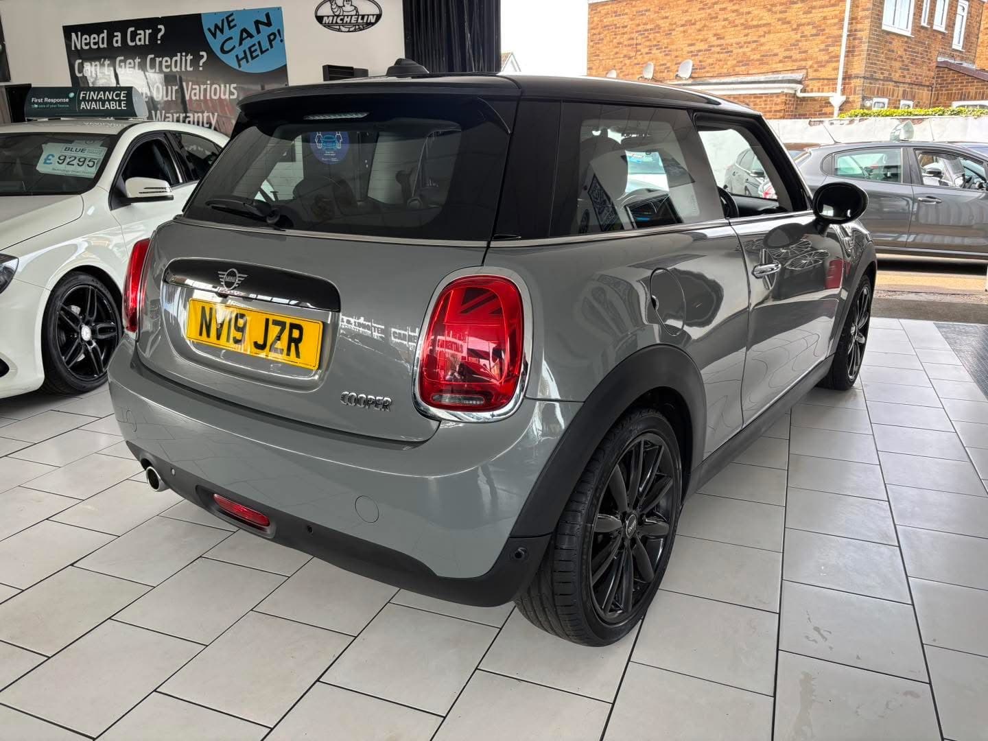 2019 Mini Cooper 1.5 Cooper Classic II 3dr - image 6