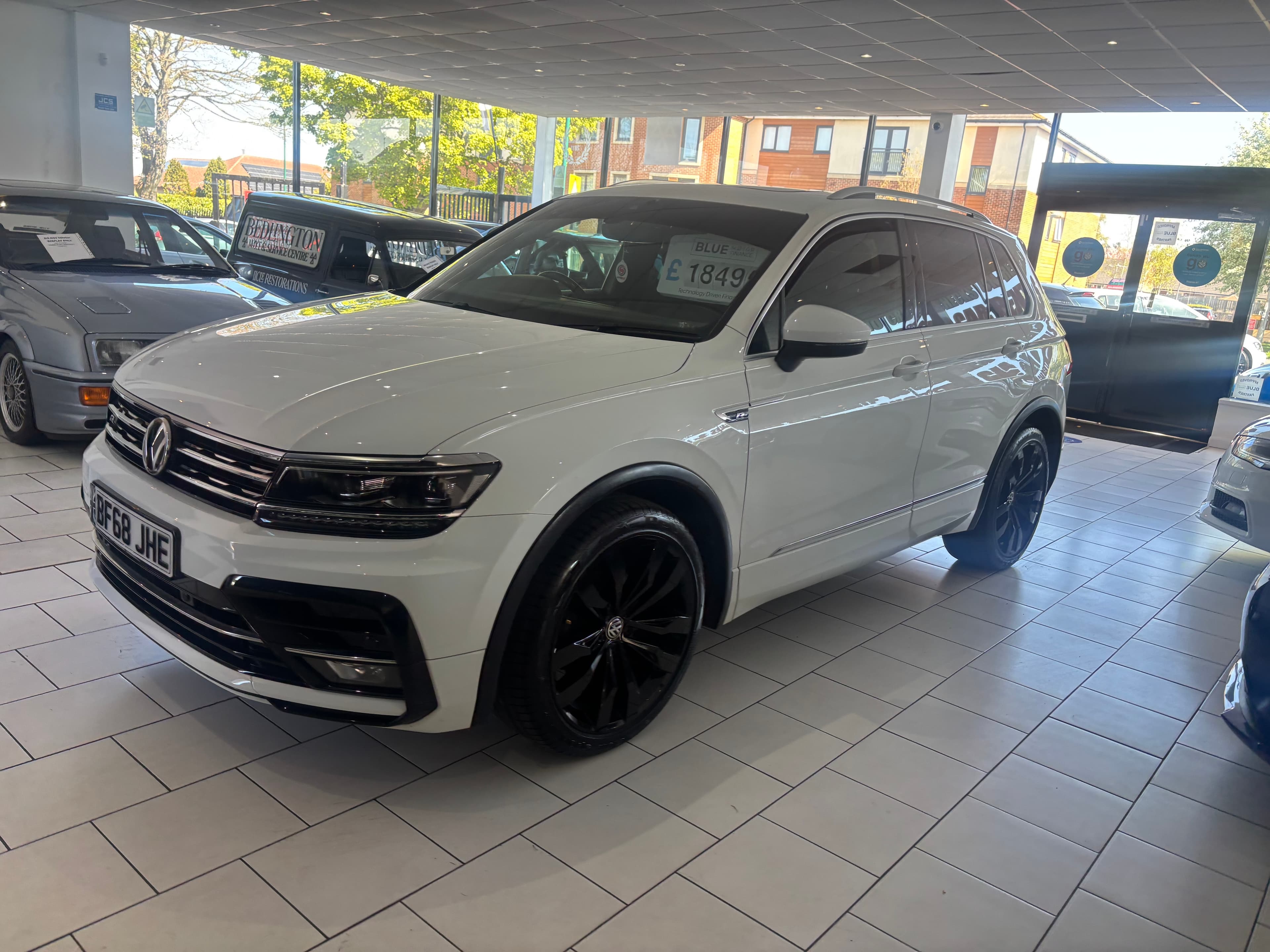 2018 Volkswagen TIGUAN 2.0 TDI 150 4MOTION R-LINE DSG — TOP SPEC - image 9