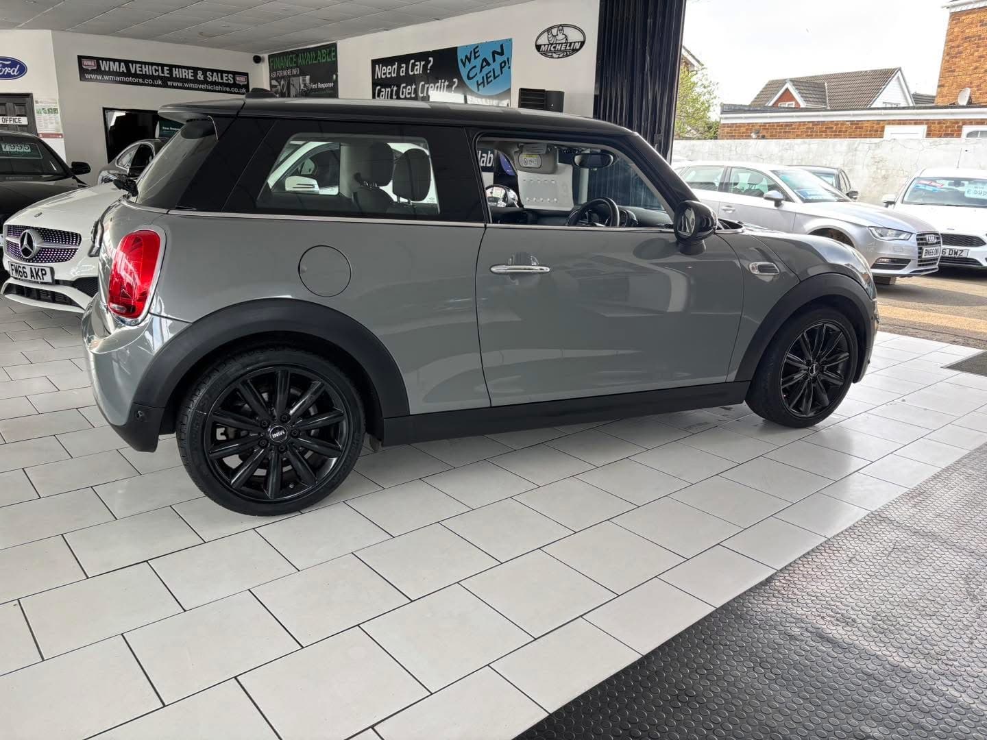 2019 Mini Cooper 1.5 Cooper Classic II 3dr - image 4