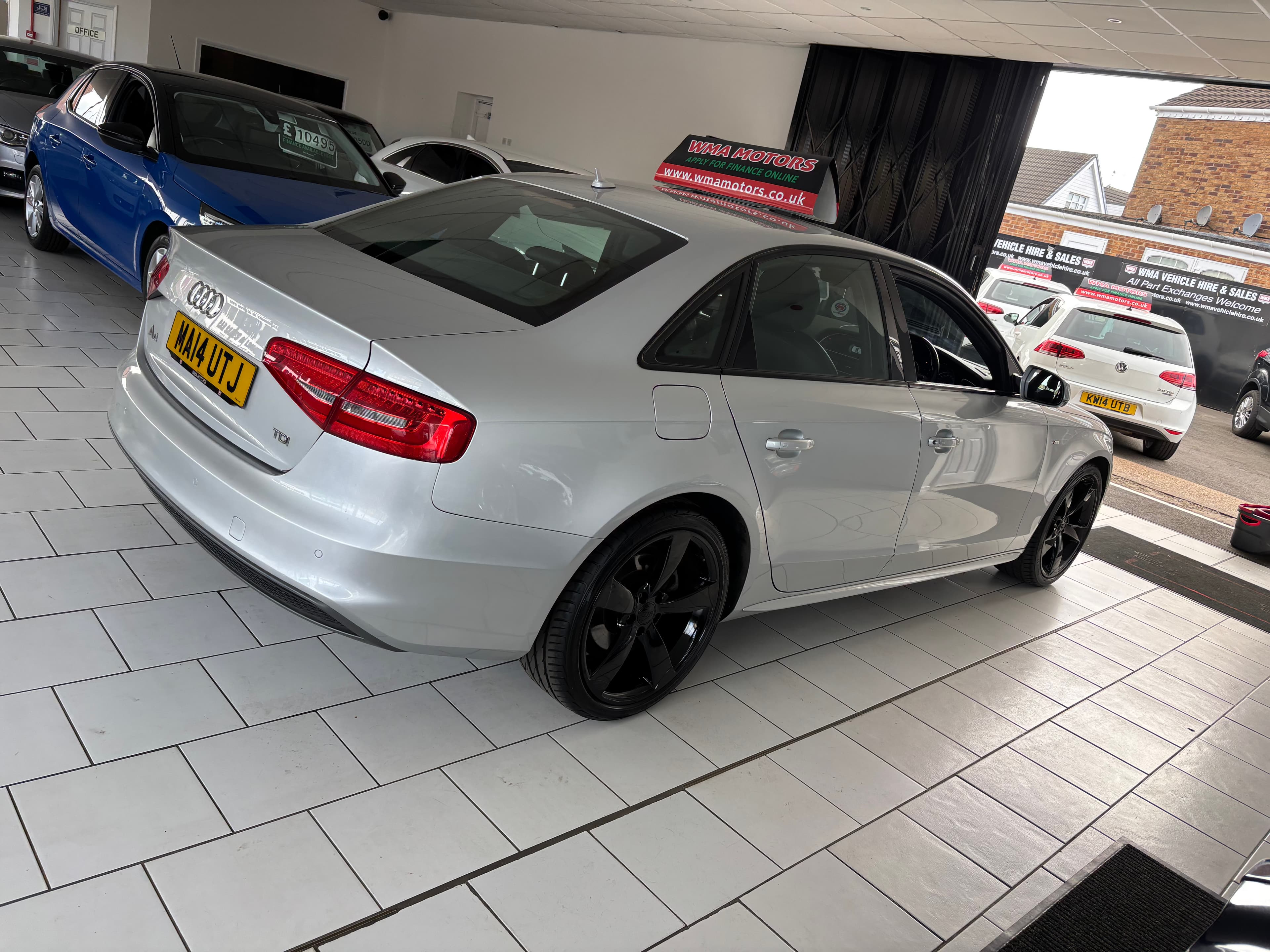 2014 Audi A4 2.0 S-Line Black Edition - image 4