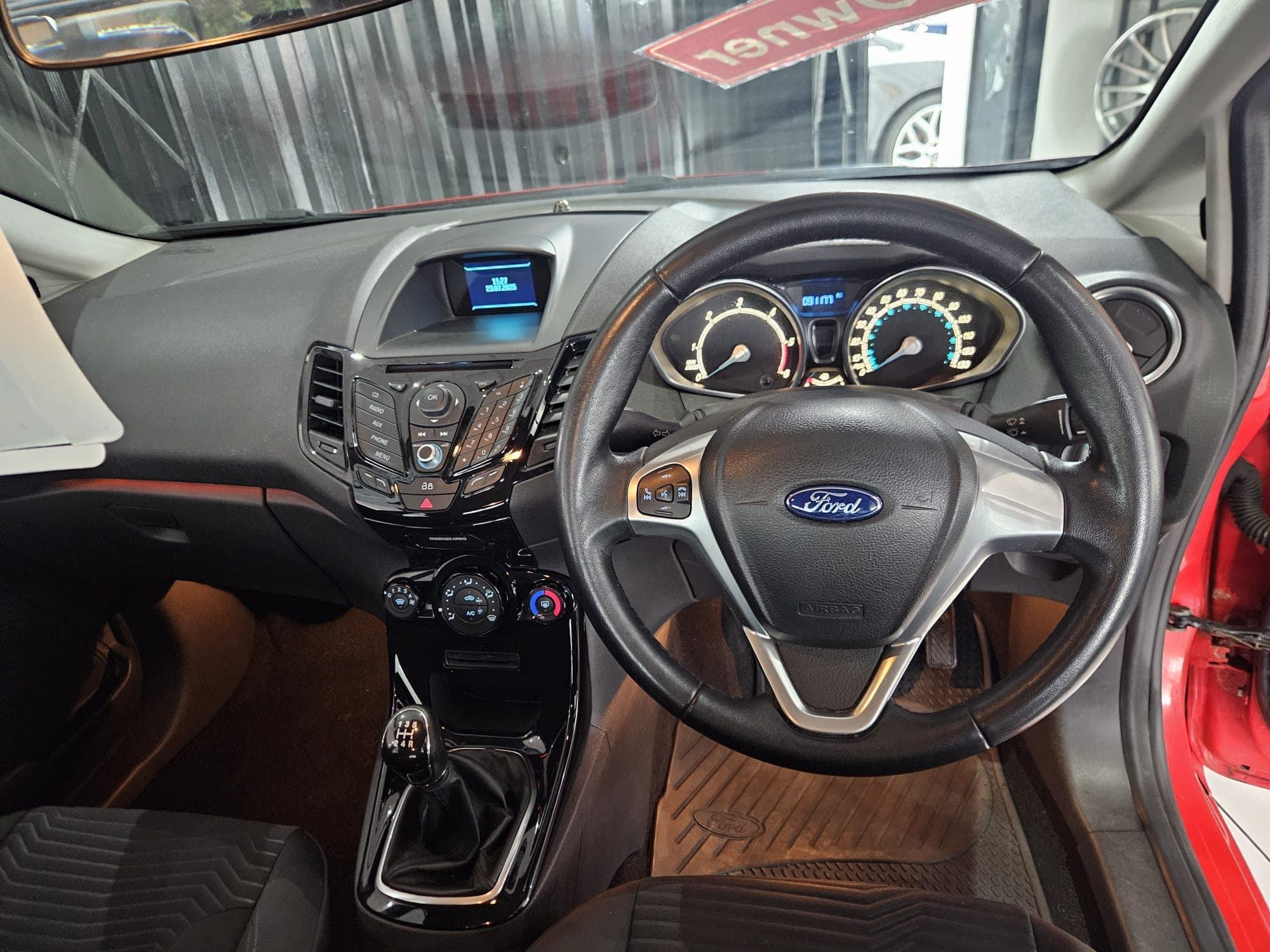 2013 Ford Fiesta 1.5 TDCi Zetec 5dr - image 12